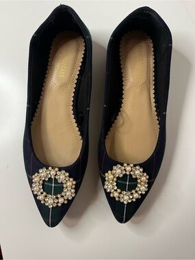 Isaac Mizrahi Plaid Pointed Flats with crystal and pearl embellishments -size 6